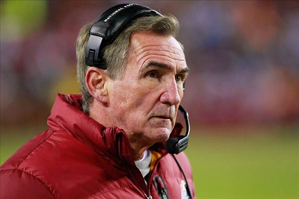 Mike Shanahan Deserves Blame for RGIII's Critical Knee Injury